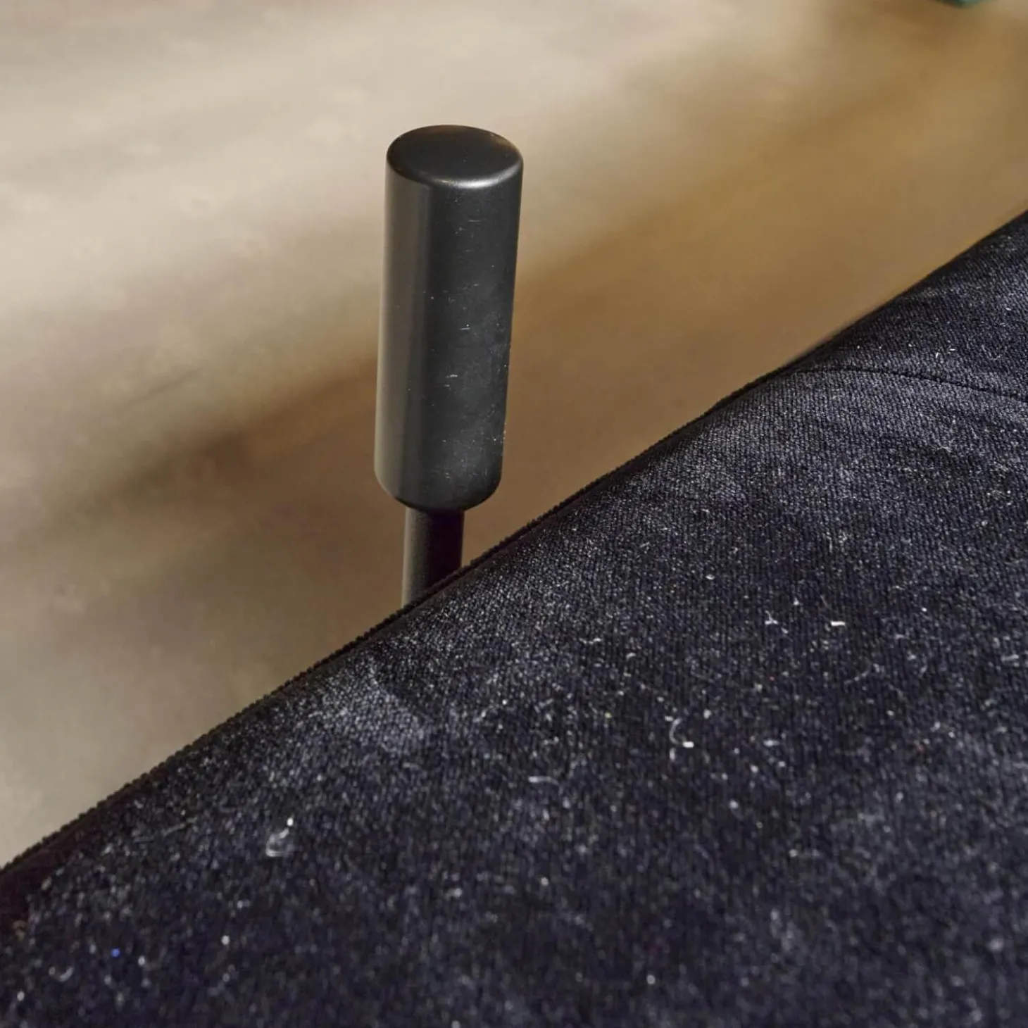 Liege Campus De Luxe Stoff City Velvet Schwarz Rücken Und Applikationen Leder Galaxy Schwarz Mit Rückenkissen