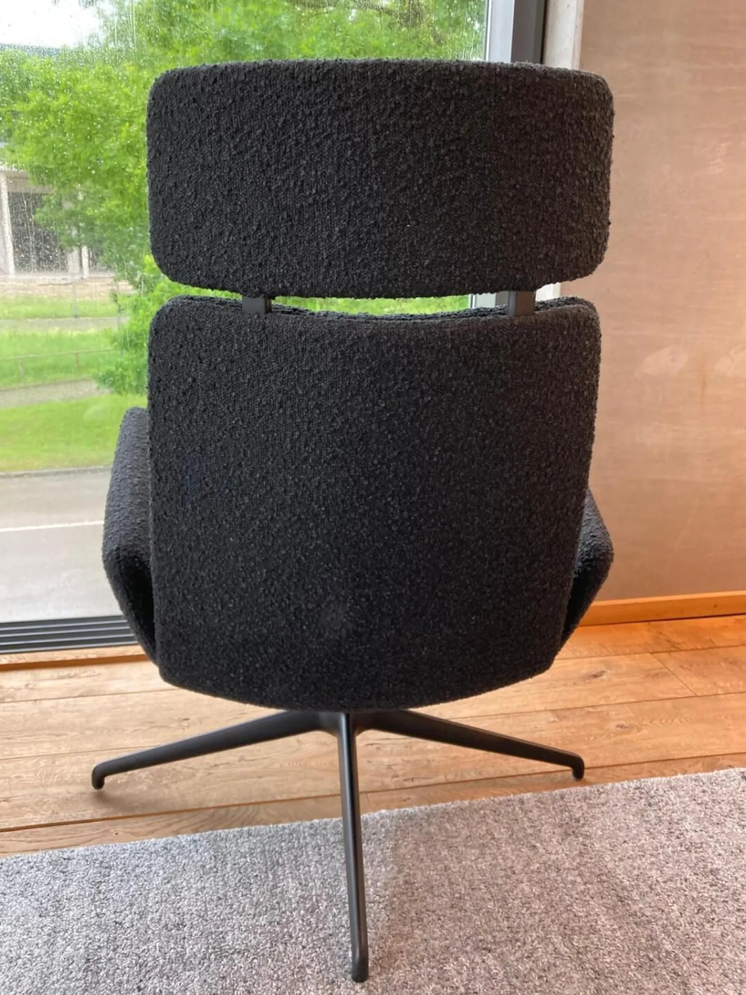 Lounge Sessel Arva Stoff Ascot Schwarz 2407 Sternfuß Struktur Schwarz Mit Wippmechanismus Inklusive Hocker