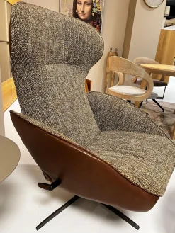 Lounge Sessel Daydreamer Innen Stoff Mamaye 204 Braun Beige Gelb Außen Leder Lolita Pralina Braun Gestell Bronze Lackiert Inklusive Hocker