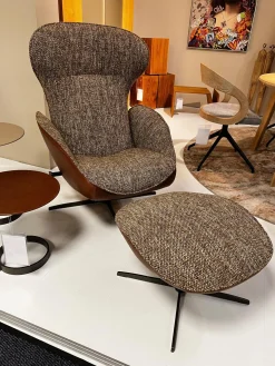 Lounge Sessel Daydreamer Innen Stoff Mamaye 204 Braun Beige Gelb Außen Leder Lolita Pralina Braun Gestell Bronze Lackiert Inklusive Hocker
