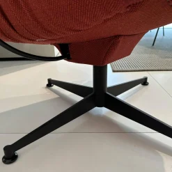 Lounge Sessel Faye Casual Stoff Rohi Credo Lampion Rot 4 Fuß Sterngestell Drehbar Struktur Schwarz mit Hocker