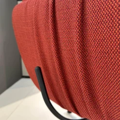 Lounge Sessel Faye Casual Stoff Rohi Credo Lampion Rot 4 Fuß Sterngestell Drehbar Struktur Schwarz mit Hocker