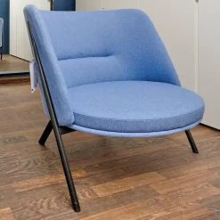 Loungesessel DS70 Stoff Dama 75 Mittelblau Blau Gestell Schwarz Pulverbeschichtet Mit Kissen Und Hocker