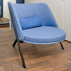Loungesessel DS70 Stoff Dama 75 Mittelblau Blau Gestell Schwarz Pulverbeschichtet Mit Kissen Und Hocker
