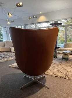 Loungesessel Ei Leder Essential Walnuss Braun Gestell Aluminium Gebürstet Mit Hocker