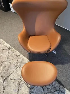 Loungesessel Ei Leder Essential Walnuss Braun Gestell Aluminium Gebürstet Mit Hocker