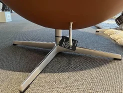 Loungesessel Ei Leder Essential Walnuss Braun Gestell Aluminium Gebürstet Mit Hocker