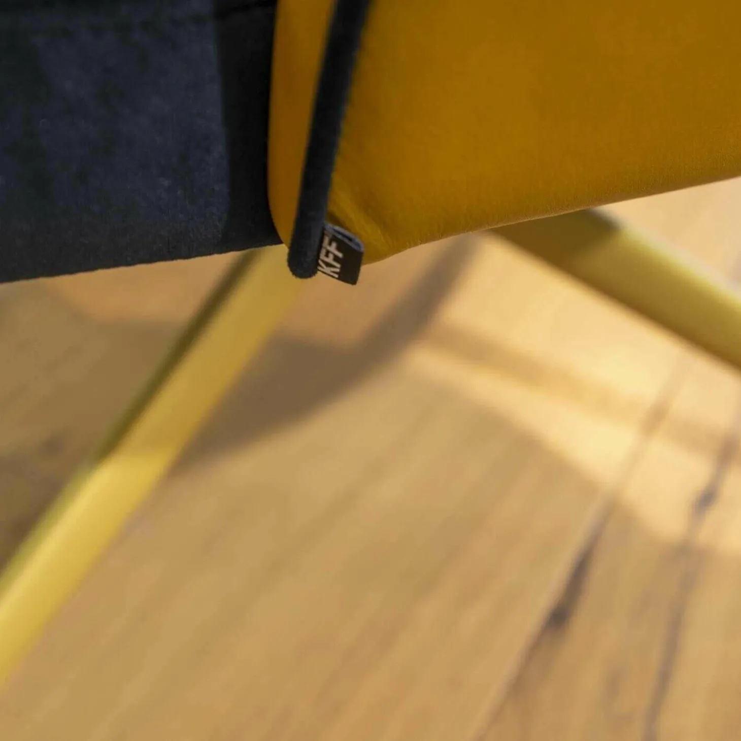 Loungesessel Gaia Casual Lounge Schwarzer Velour Leder Gelb