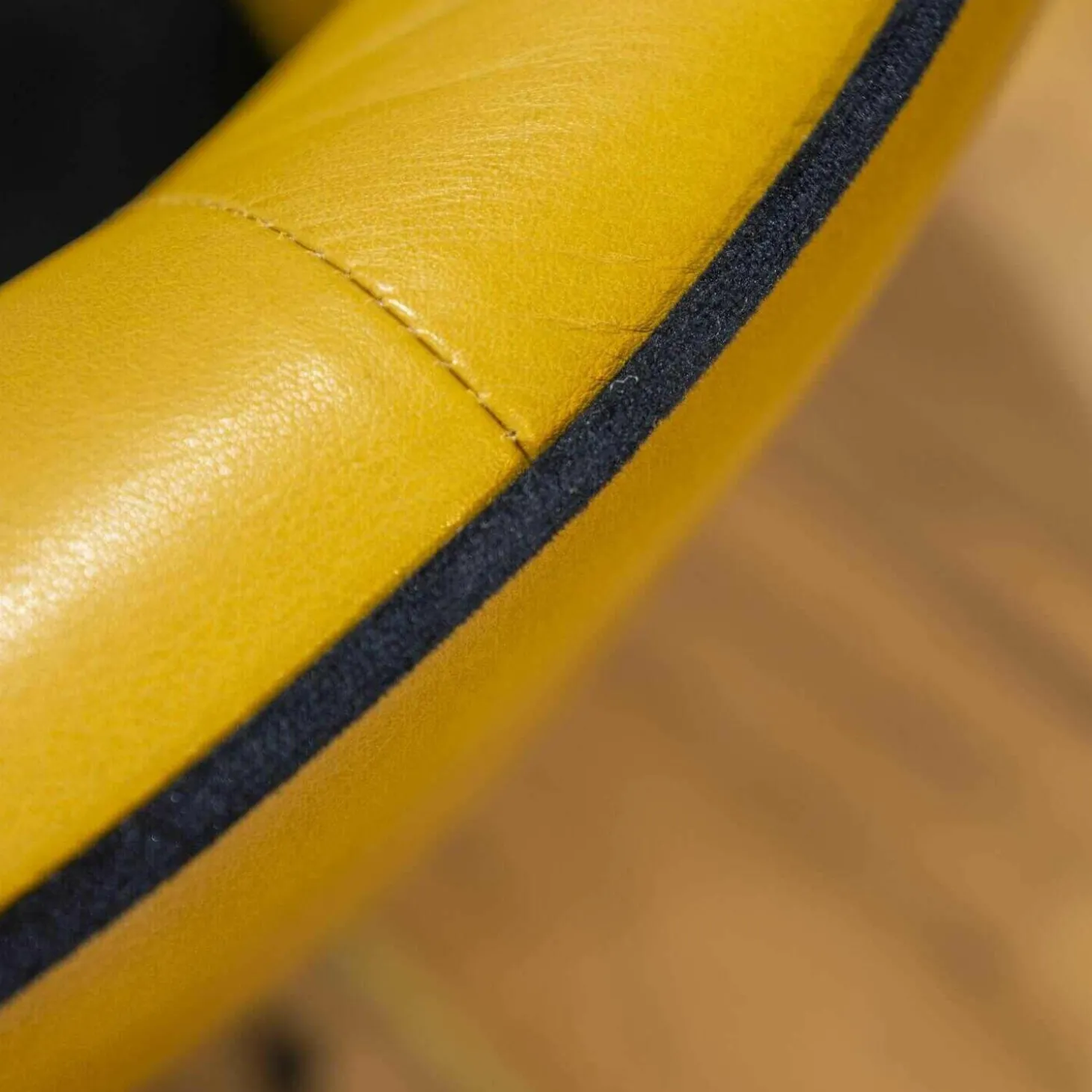 Loungesessel Gaia Casual Lounge Schwarzer Velour Leder Gelb