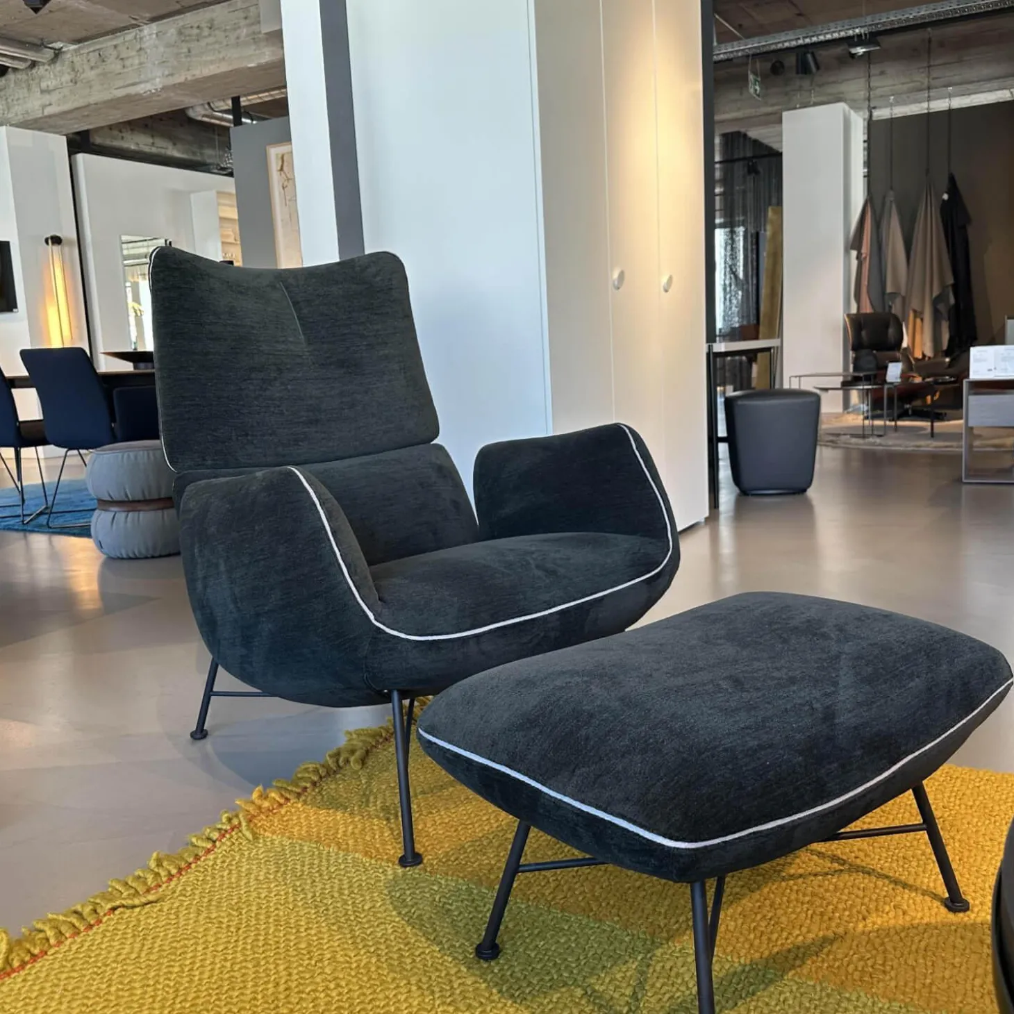 Loungesessel Jalis Niedrig Stoff 8144 Braun Grün Drahtgestell F01 Feinstruktur Schwarz Mit Hocker