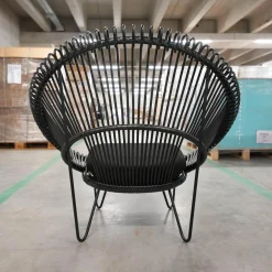 Loungesessel Roy Cocoon Outdoor Kissen Bezug Sunbrella Schwarz Geflecht Polyethylen Schwarz Untergestell Stahl Schwarz