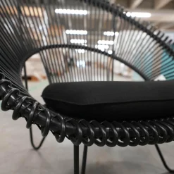 Loungesessel Roy Cocoon Outdoor Kissen Bezug Sunbrella Schwarz Geflecht Polyethylen Schwarz Untergestell Stahl Schwarz