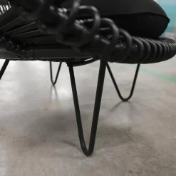 Loungesessel Roy Cocoon Outdoor Kissen Bezug Sunbrella Schwarz Geflecht Polyethylen Schwarz Untergestell Stahl Schwarz