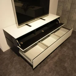 Lowboard BR 1503 Brick Glas Snow Weiß Lackiert Mit Soundsockel Und Lautsprecher Ohne Fernseher