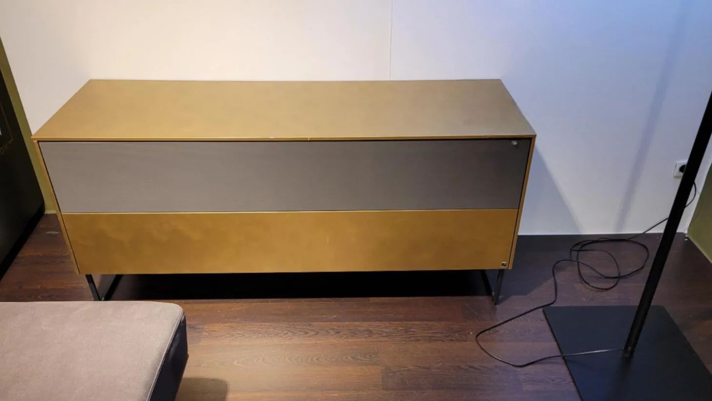 Lowboard Gold Gebürstet Lochblechklappe Onyxgrau Füße Metall Schwarz