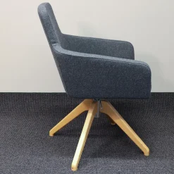 Mehrzweckstuhl W-Cube 1 Filzstoff Gestell Eiche Natur Geölt