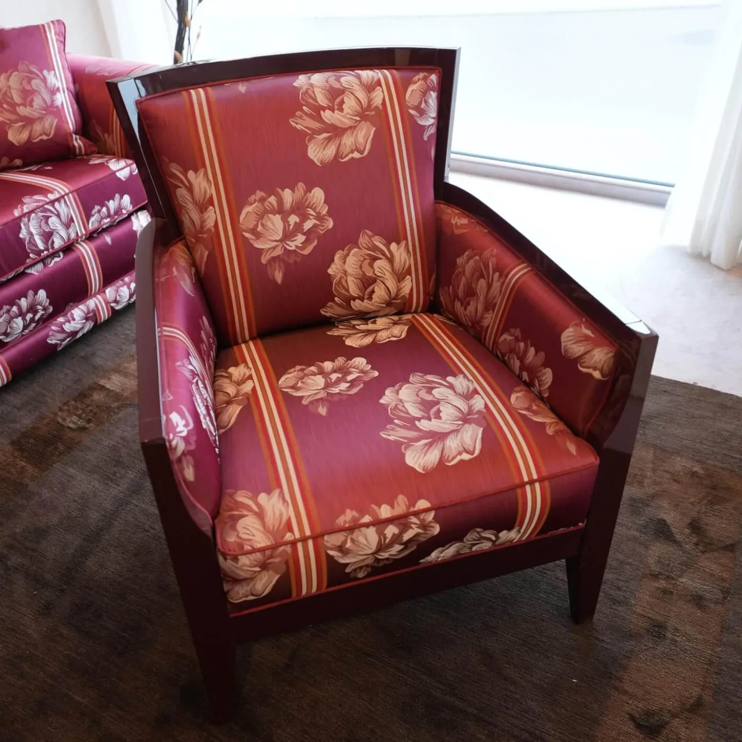 Modell Lara Sofa 2,5 sitzig, Sessel, Beistellsessel Modell Broadway Bezug grauviolett florence 1026 115 Keder Dinamica 112 Massivholfüße lackiert