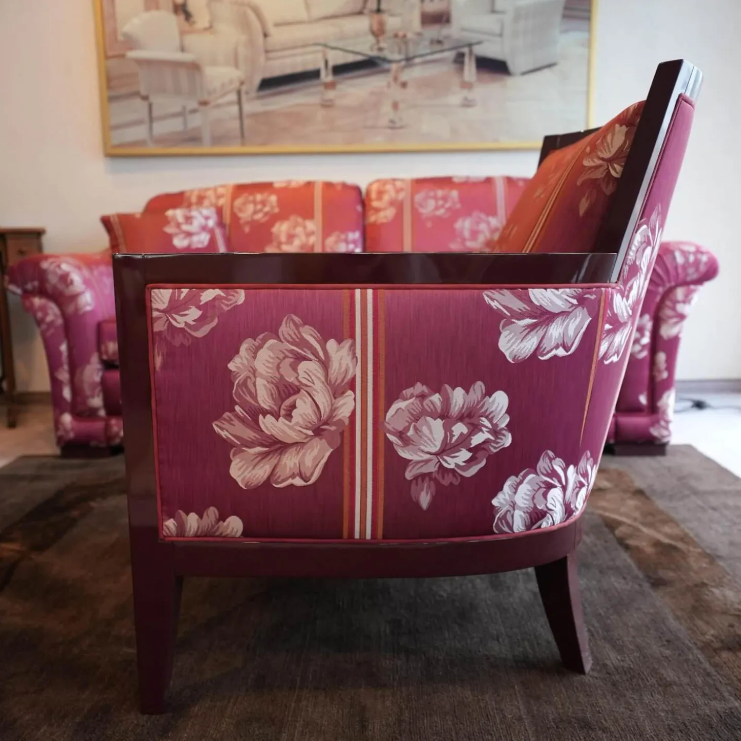 Modell Lara Sofa 2,5 sitzig, Sessel, Beistellsessel Modell Broadway Bezug grauviolett florence 1026 115 Keder Dinamica 112 Massivholfüße lackiert