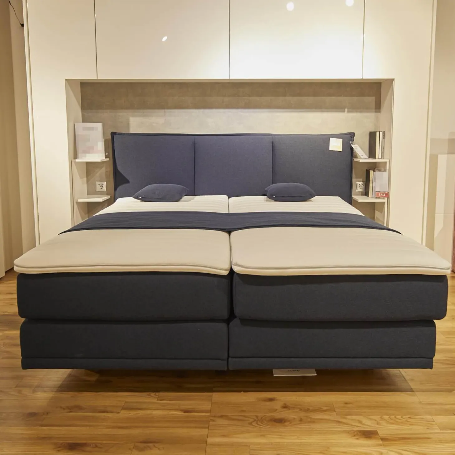 Motor-Boxspringbett Espo Stoff Blau Fuß Matt Schwarz Matratzen H3/H4, Tagesdecke, Zierkissen,