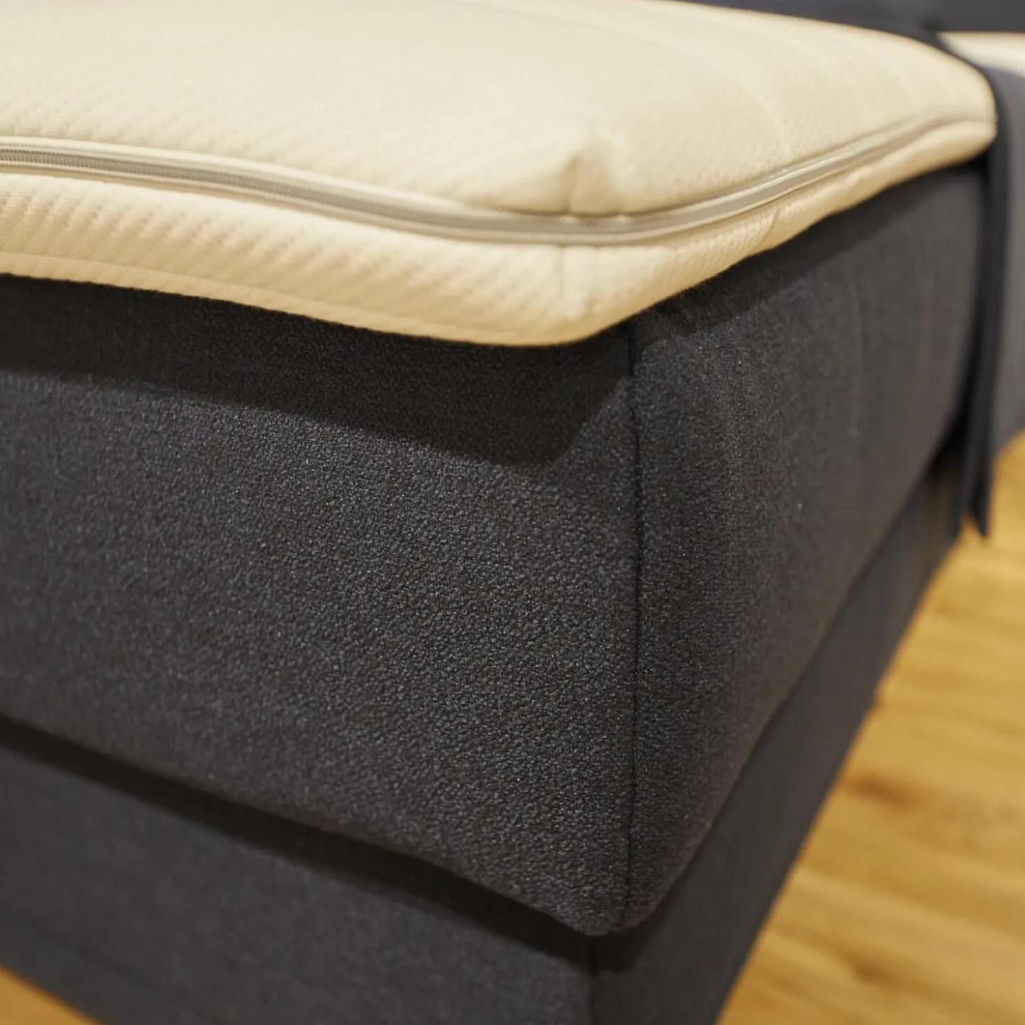 Motor-Boxspringbett Espo Stoff Blau Fuß Matt Schwarz Matratzen H3/H4, Tagesdecke, Zierkissen,