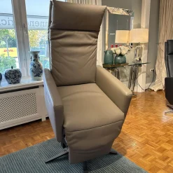 Motorsessel Charly Bezug Leder Normandie Taupe Grau Sternfuß Bronze Matt Mit Aufsthehhilfe Und Motorischer Verstellung