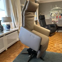 Motorsessel Charly Bezug Leder Normandie Taupe Grau Sternfuß Bronze Matt Mit Aufsthehhilfe Und Motorischer Verstellung