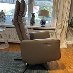 Motorsessel Charly Bezug Leder Normandie Taupe Grau Sternfuß Bronze Matt Mit Aufsthehhilfe Und Motorischer Verstellung