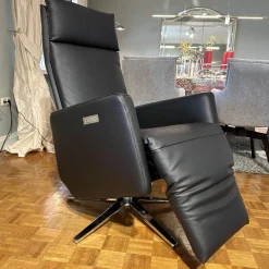 Motorsessel Charly Bezug Leder Normandie Schwarz Sternfuß Chrom Glänzend Mit Aufsthehhilfe Und Motorischer Verstellung