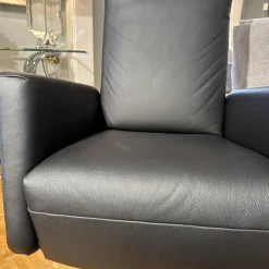 Motorsessel Charly Bezug Leder Normandie Schwarz Sternfuß Chrom Glänzend Mit Aufsthehhilfe Und Motorischer Verstellung