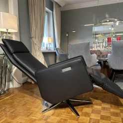 Motorsessel Charly Bezug Leder Normandie Schwarz Sternfuß Chrom Glänzend Mit Aufsthehhilfe Und Motorischer Verstellung