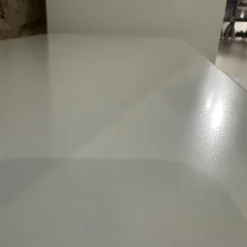 Nachttisch Cube Lack Kristallweiß M02 Griffleiste Alufarben 019