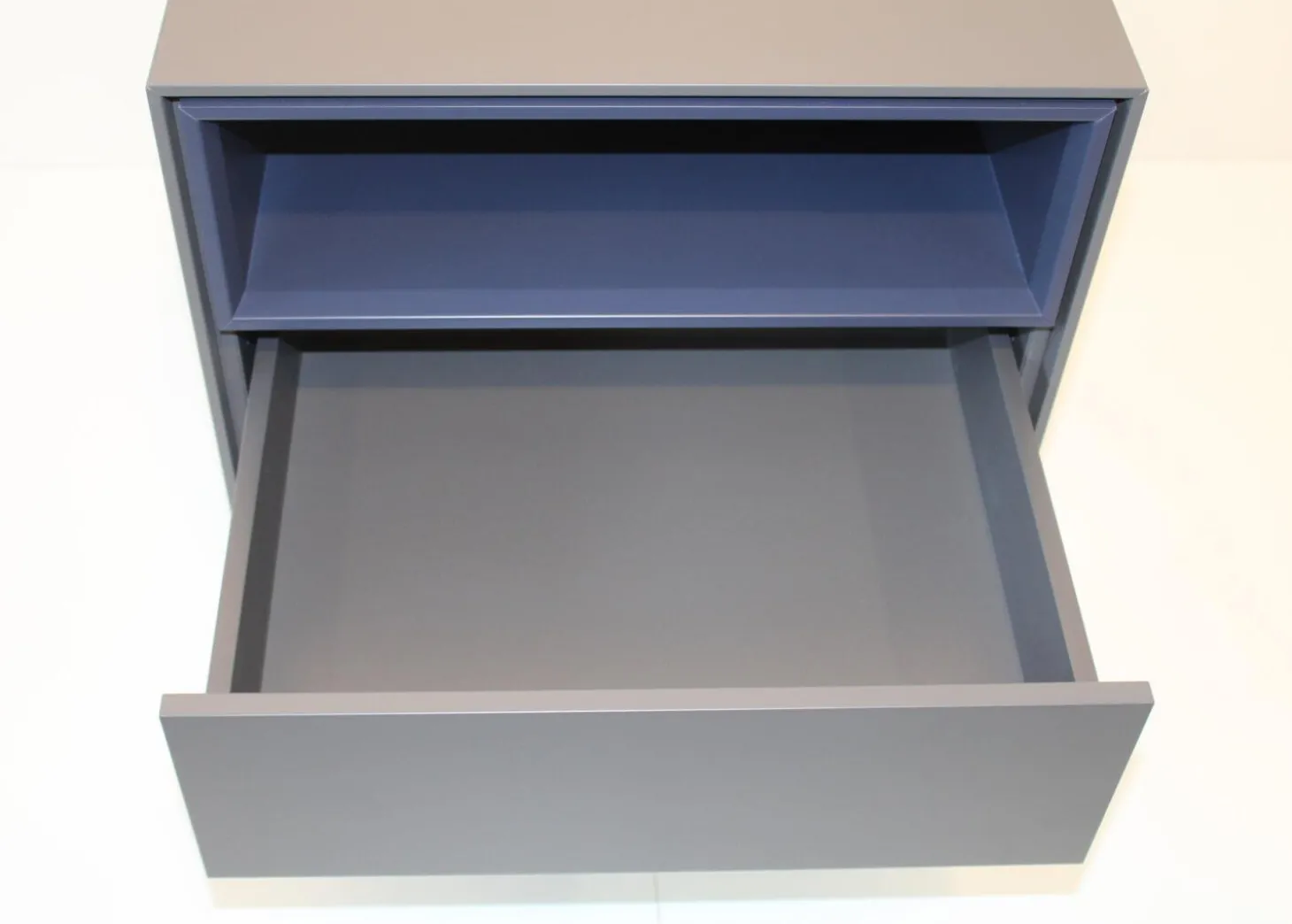 Nachttisch Holz Front 66 Granit Grau Nische 51 Nachtblau