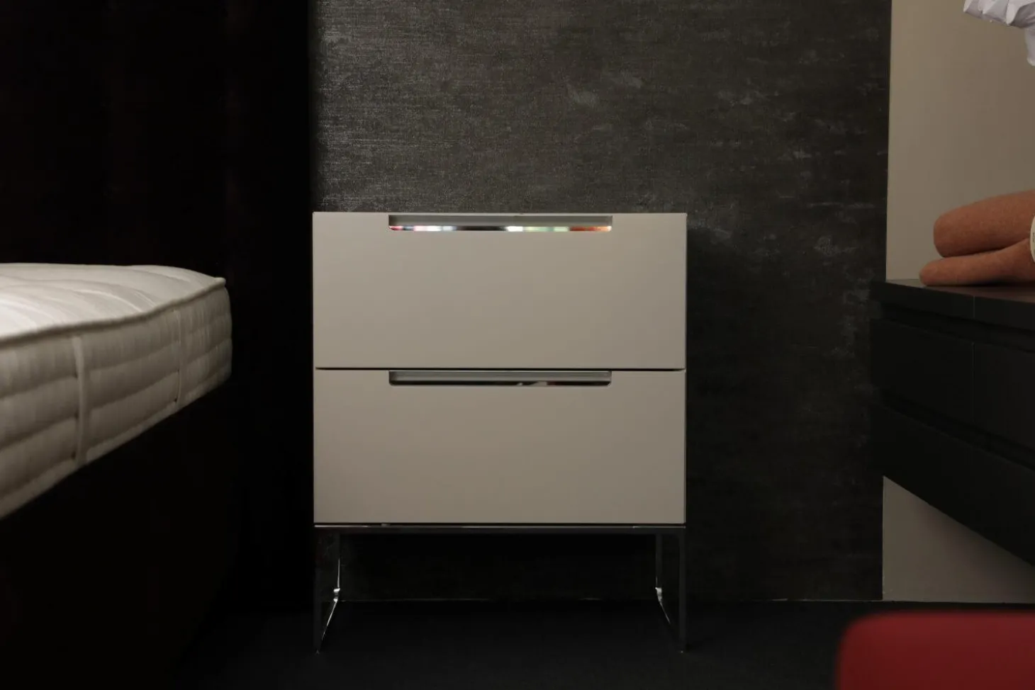 Nachttisch Mell Mattlack M17 Sand Beige Weiß Gestell Chrom Mit 2 Schubladen