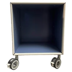 Offenes Thekenelement Auf Rollen Außen RAL 9010 Reinweiß Innen RAL 5014 Taubenblau