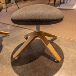 Ohrensessel V-Rock Living Bezug Stoff Curl Black CB Anthrazit Gestell Alteiche Rustiko Gebürstet Inklusive Hocker