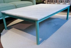 Outdoor Couchtisch LC10 Marmor Carrara Gestell Stahl Grün Texturiert