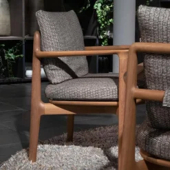 Outdoor Essgruppe Magnolia Stuhl Stoff Bris Taupe Grau Gestell Iroko Natural Tisch Monolith Cementoskin Creme Weiß