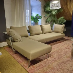 Outdoorsofa Aikana Bezug Iron Grey Gestell Haselnuss mit 2 Kissen