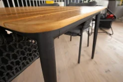 Outdoor-Tisch Core Teak Gestell In Lava Grey