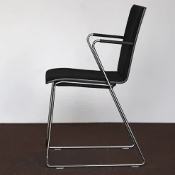 Polsterarmlehnstuhl S182 PFST Bezug Cava3 Schwarz Sitzschale Formholz Buche Schwarz