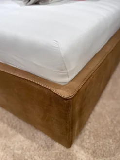 Polsterbett Elisa In Boxspringoptik Wasserbüffelleder Coffee Braun ohne Lattenrost ohne Matratze