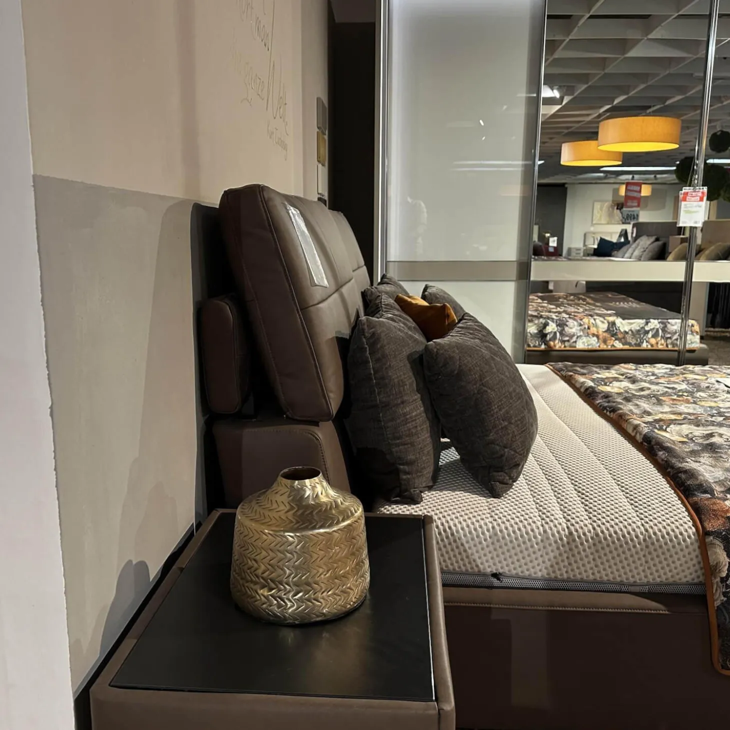 Polsterbett Heaven Leder Galero Nougat Braun Metallfuß Schwarz Inklusive Matratzen