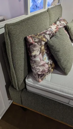 Polsterbett Merida Stoff Trust Lind 740003 Gruün Kopfteil 1857 Metallfuß W010 Schwarz Mit Matratzen