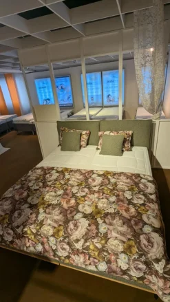 Polsterbett Merida Stoff Trust Lind 740003 Gruün Kopfteil 1857 Metallfuß W010 Schwarz Mit Matratzen