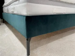 Polsterbett Pad Stoff Harald 2 982 Dunkelgrün Rücken Echt Metallfuß NY Schwarz Ohne Matratzen Ohne Lattenrost