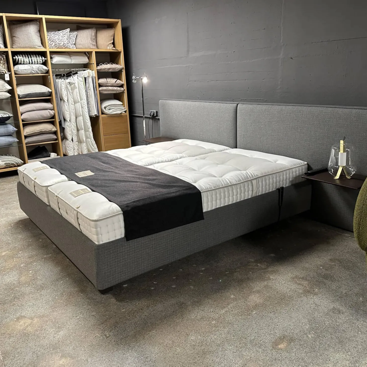 Polsterbett Paio Stoff Mirage Graublau Mit Matratzen Und Motorischer Verstellung