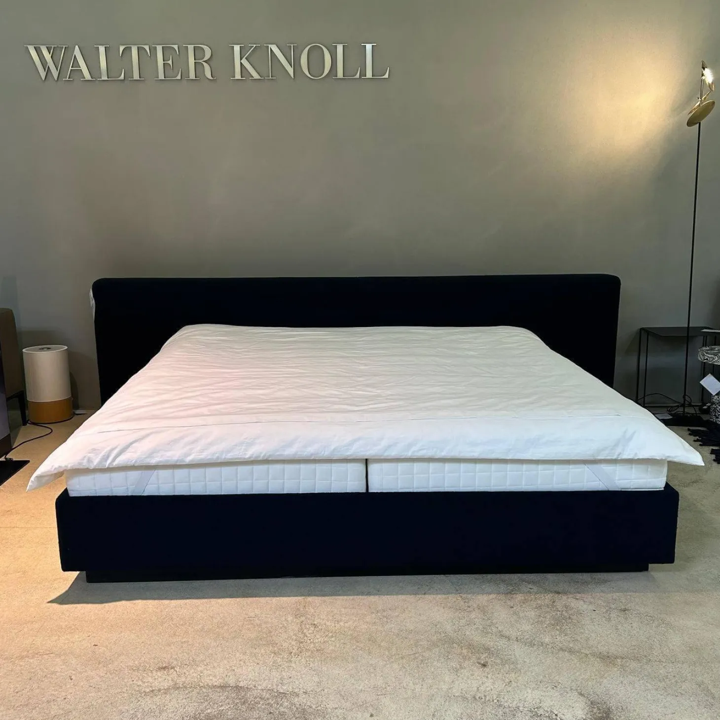 Polsterbett Yuuto 810 200 Stoff Hearth Undersea Schwarz Sockel Schwarz Mit Überstand ohne Matratze ohne Lattenrost