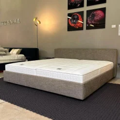 Polsterbett Yuuto 810 200 Stoff Tio 0301 Grau Braun Sockel Schwarz ohne Matratze ohne Lattenrost