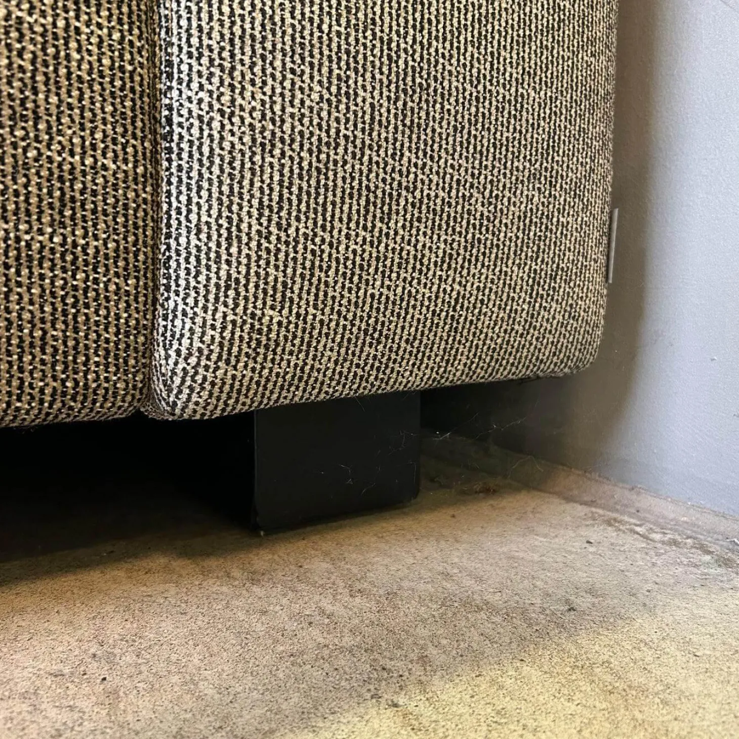 Polsterbett Yuuto 810 200 Stoff Tio 0301 Grau Braun Sockel Schwarz ohne Matratze ohne Lattenrost