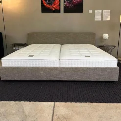 Polsterbett Yuuto 810 200 Stoff Tio 0301 Grau Braun Sockel Schwarz ohne Matratze ohne Lattenrost